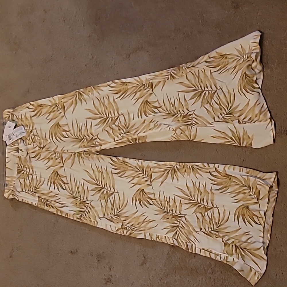 RIP CURL  brand   ~ gauze like wide jeg pants